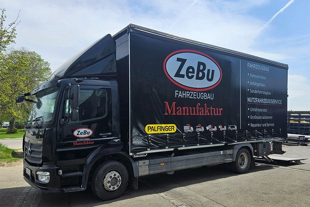 Mercedes-Benz ATEGO Planenaufbau mit Ladebordwand zum Mieten Mercedes-Benz ATEGO Planenaufbau mit Ladebordwand zum Mieten